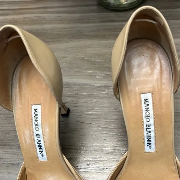 MANOLO BLAHNIK NUDE HEELS 9.5
