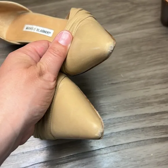 MANOLO BLAHNIK NUDE HEELS 9.5