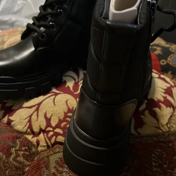 Marc Fisher puffer hiker boots 6