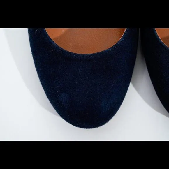 Margaux The Classic Suede Ballet Flats Womens Sz 35.5 EU / 5.5 US Shoes