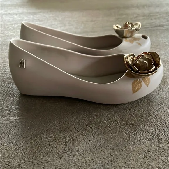 Melissa Girl’s Beige and Gold Beauty &amp; The Beast Flats