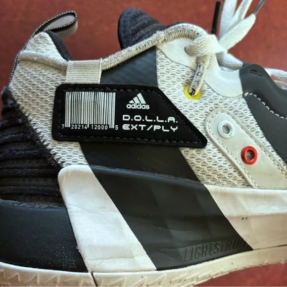 Mens adidas sneakers. Size 8