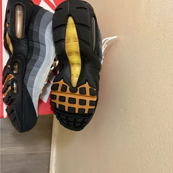 Men’s Black and White Sneakers