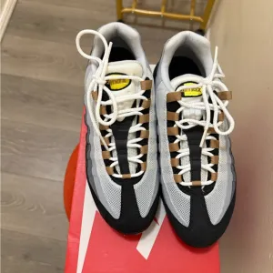 Men’s Black and White Sneakers