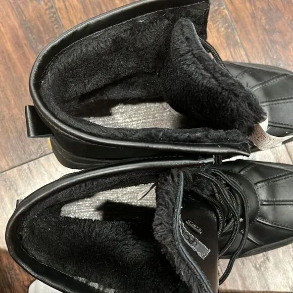 Men’s black UGG boots Duck Boots size 10 in EUC