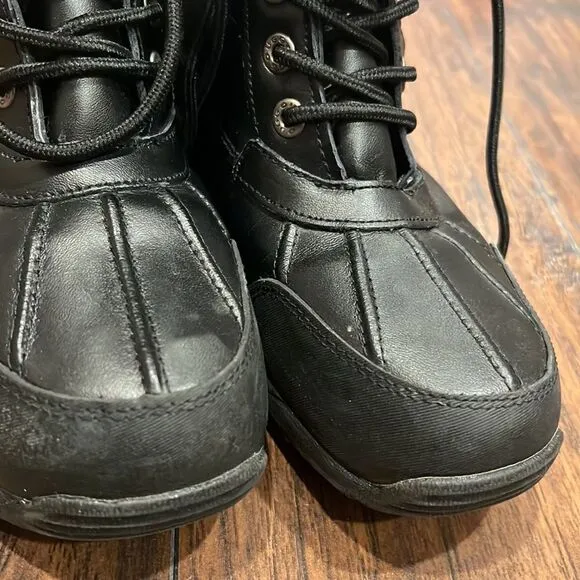 Men’s black UGG boots Duck Boots size 10 in EUC
