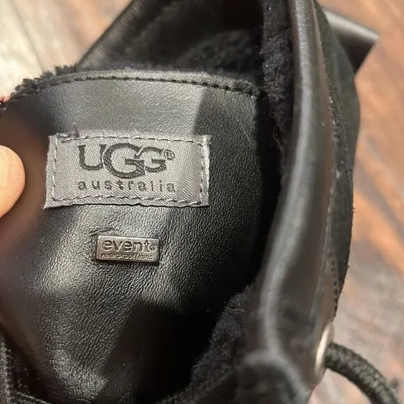 Men’s black UGG boots Duck Boots size 10 in EUC