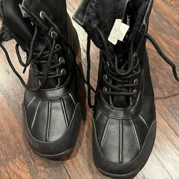 Men’s black UGG boots Duck Boots size 10 in EUC