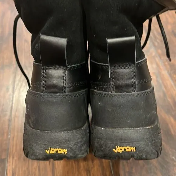 Men’s black UGG boots Duck Boots size 10 in EUC