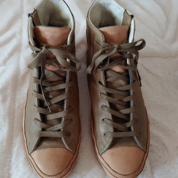 Men's Converse leather sneakers.  Size 9.5