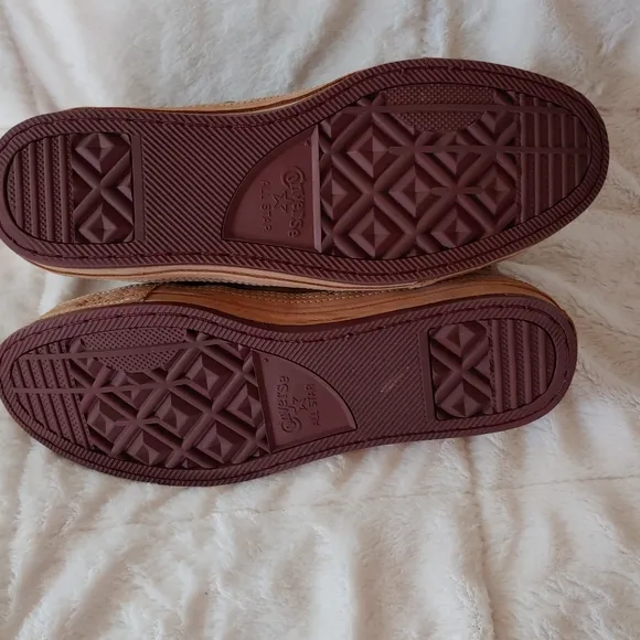 Men's Converse leather sneakers.  Size 9.5
