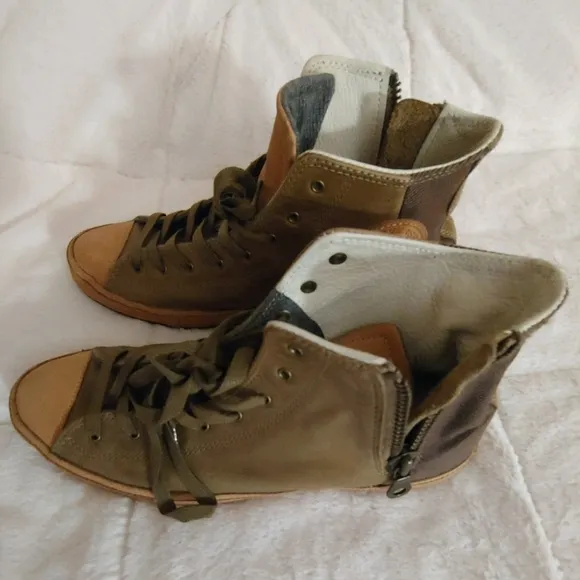 Men's Converse leather sneakers.  Size 9.5