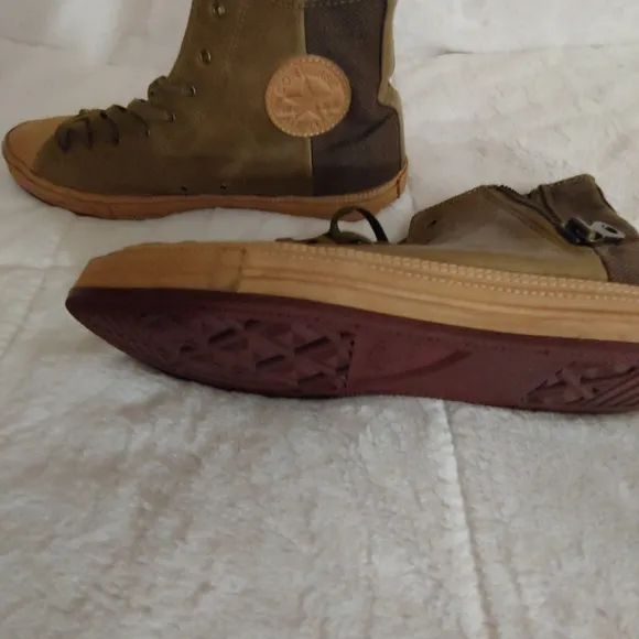 Men's Converse leather sneakers.  Size 9.5
