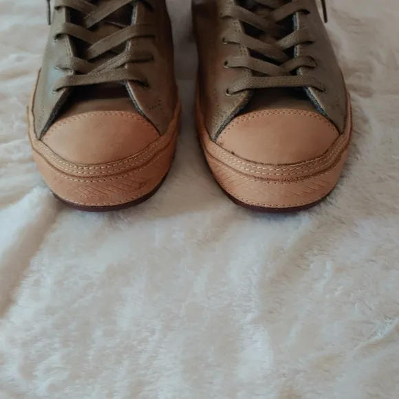 Men's Converse leather sneakers.  Size 9.5