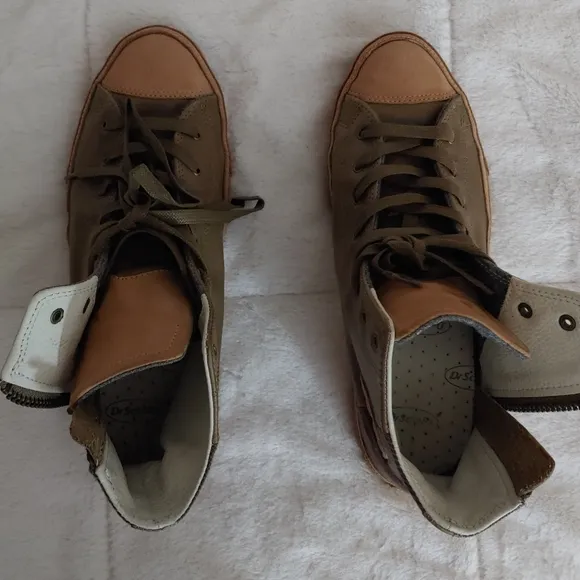 Men's Converse leather sneakers.  Size 9.5