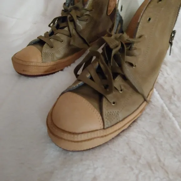 Men's Converse leather sneakers.  Size 9.5