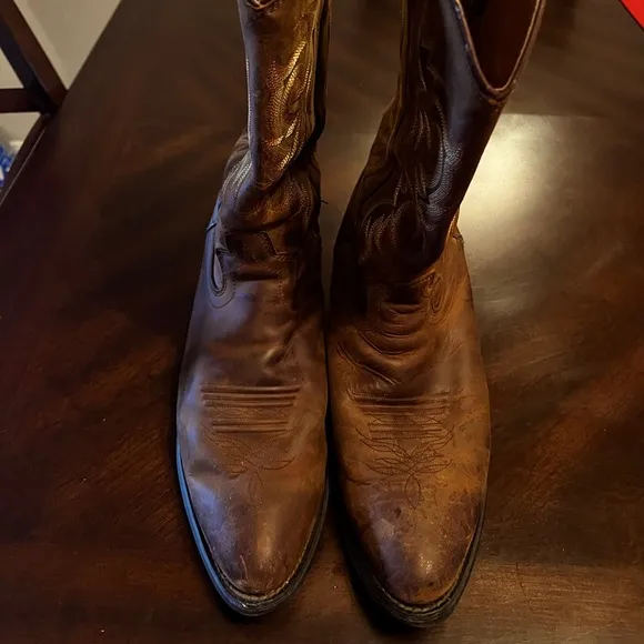 Men’s cowboy boots. Brand: Justin Size 11 EE