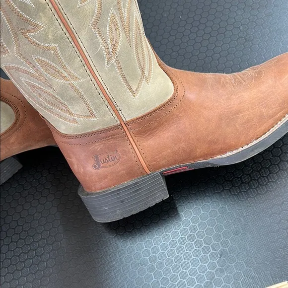 Men's Justin Boots Sz 12D Tan and Cream Western Boot
