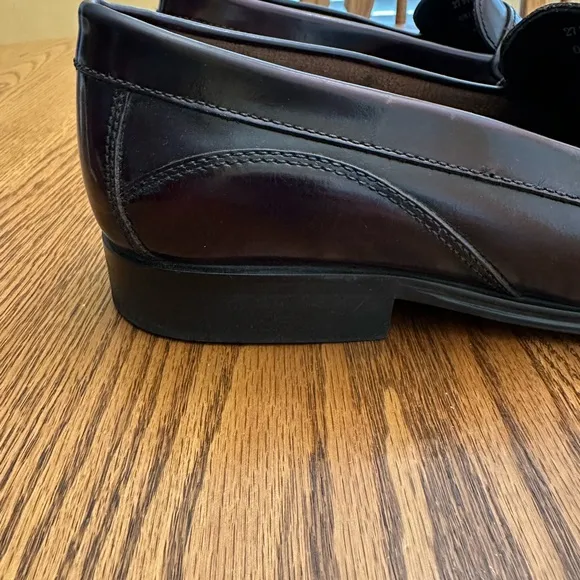 Men’s New Bass Weejuns Classic Black double Tassel Loafers.