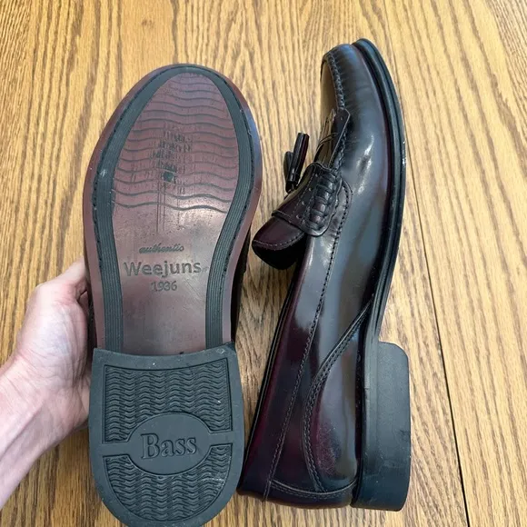 Men’s New Bass Weejuns Classic Black double Tassel Loafers.