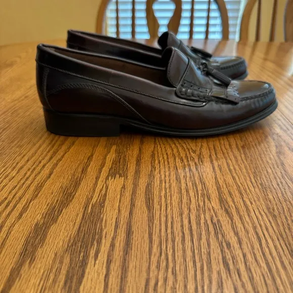 Men’s New Bass Weejuns Classic Black double Tassel Loafers.