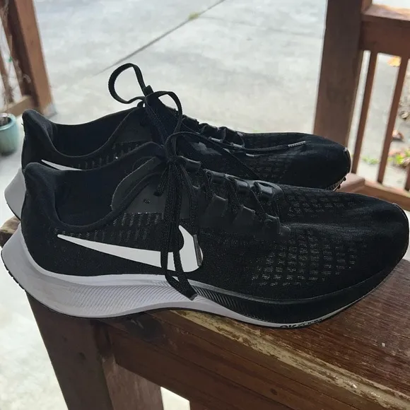 Men’s Nike Air Zoom Pegasus 37 Size 9.