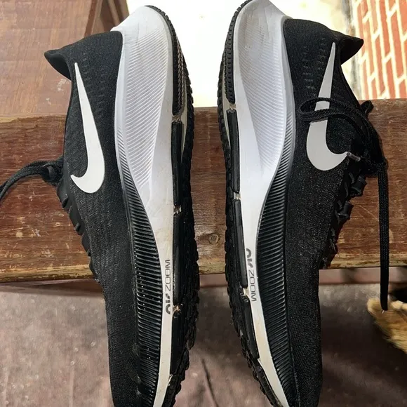 Men’s Nike Air Zoom Pegasus 37 Size 9.