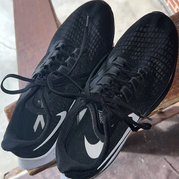 Men’s Nike Air Zoom Pegasus 37 Size 9.