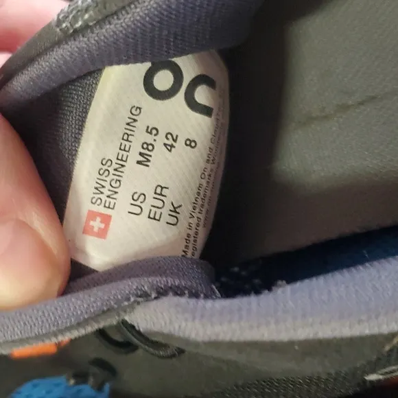 Men's on cloud running shoes sz 8.5