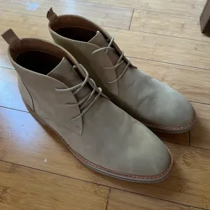 Men's Tan Chukka Boots Size 9.5