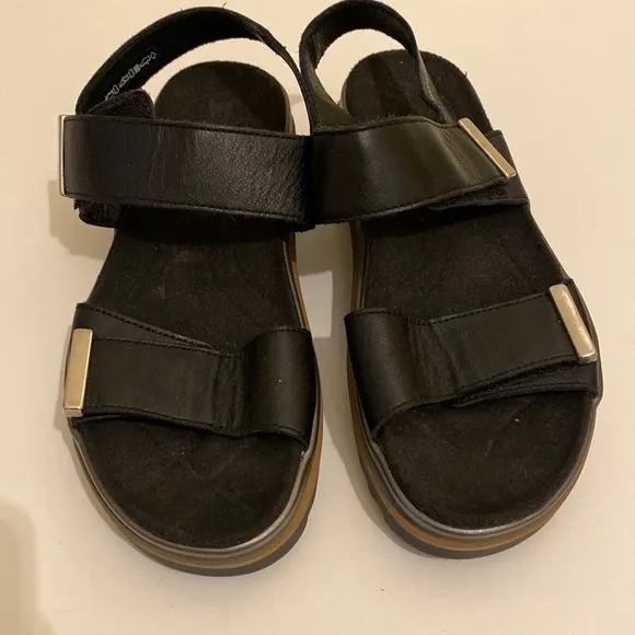 MEPHISTO DOMINICA BLACK LEATHER DAD SANDALS . Size 36