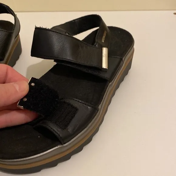 MEPHISTO DOMINICA BLACK LEATHER DAD SANDALS . Size 36