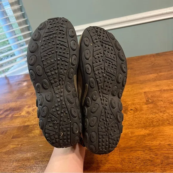 Merrell women’s Jungle Moc Taupe slip on shoes size 8