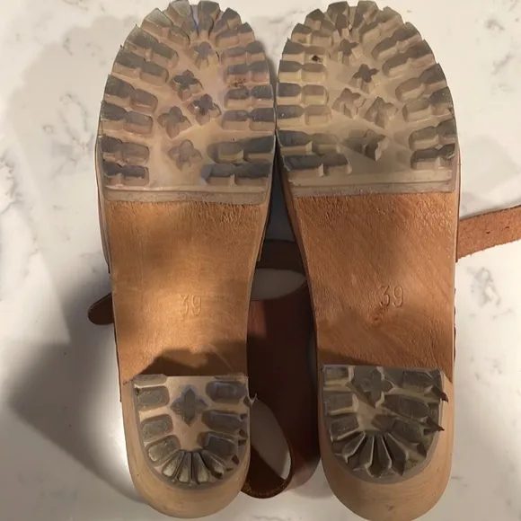 MIA Abba clogs / sandals NEW
