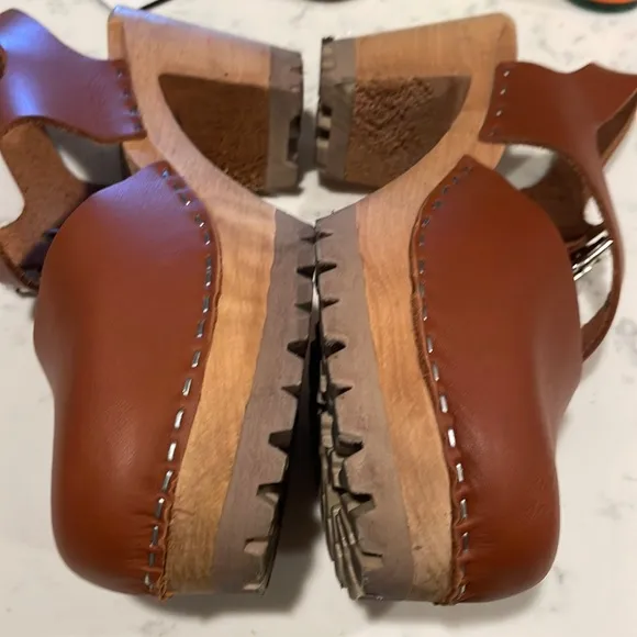 MIA Abba clogs / sandals NEW