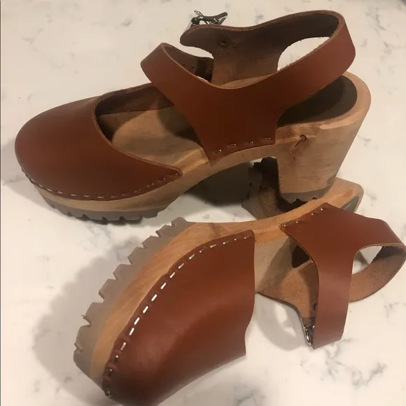 MIA Abba clogs / sandals NEW
