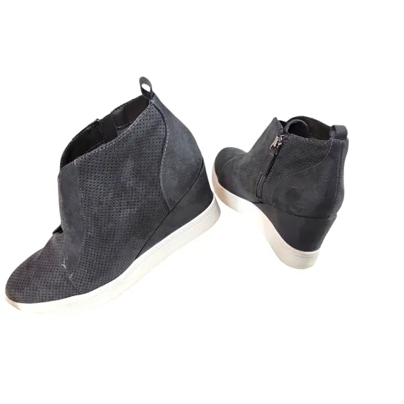 MIA, Women's Gray wedge boots, with zipper, Sz 7 1/2.