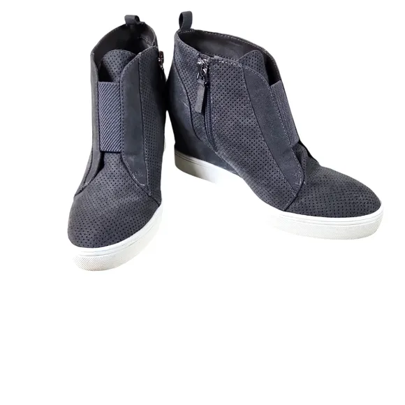 MIA, Women's Gray wedge boots, with zipper, Sz 7 1/2.