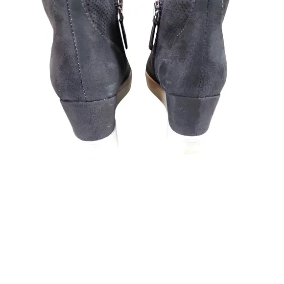MIA, Women's Gray wedge boots, with zipper, Sz 7 1/2.