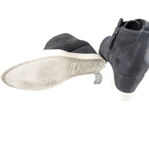 MIA, Women's Gray wedge boots, with zipper, Sz 7 1/2.