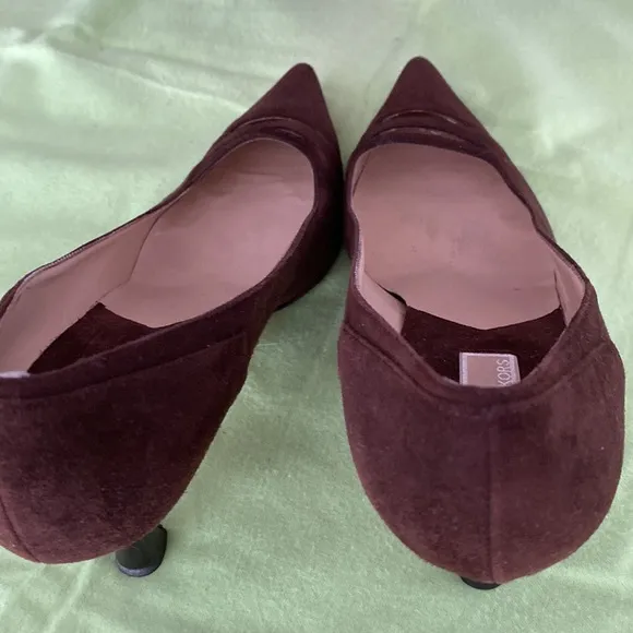 MICHAEL KORS brown suede pumps made in Italy.