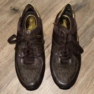 Michael Kors monogrammed allie trainer sneakers size - 8M