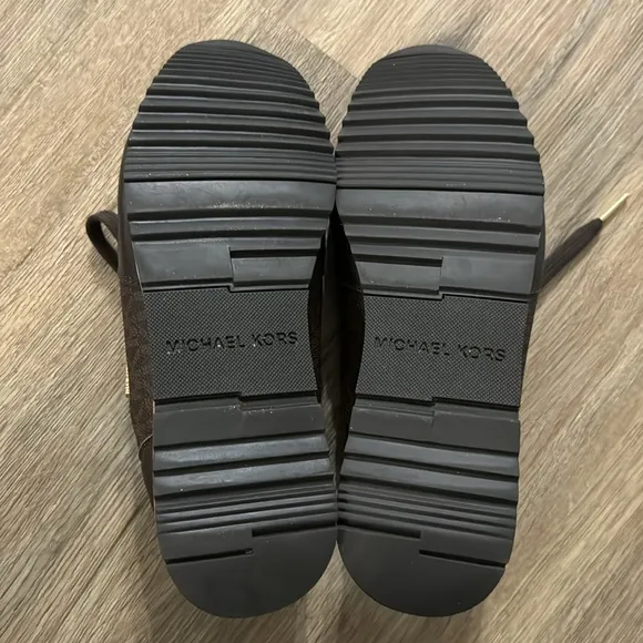 Michael Kors monogrammed allie trainer sneakers size - 8M