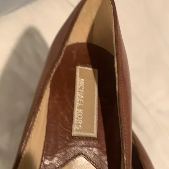 MICHAEL KORS Size 6 brown leather shoes in very good condition