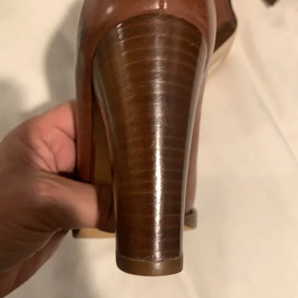 MICHAEL KORS Size 6 brown leather shoes in very good condition