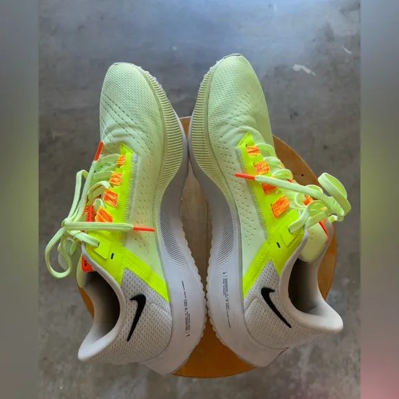 Mike Mens Air Zoom Pegasus 38 Running Shoes Size 11.5 Barely Volt/ Black