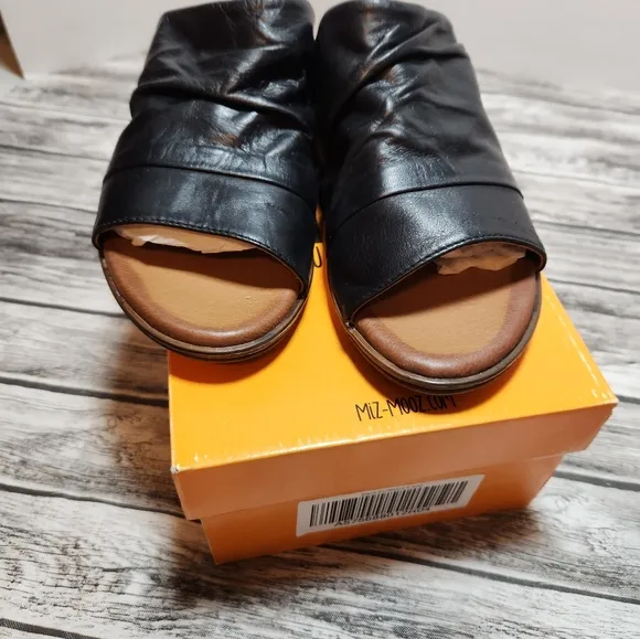 Miz Moo Dandelion Sandals