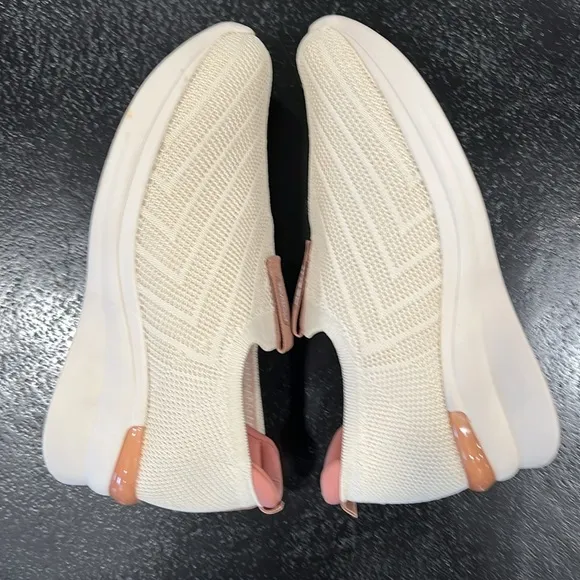 Modare by Ego Ultracomforto Women's Cream Slip-On Sneakers Size 7 NWOT