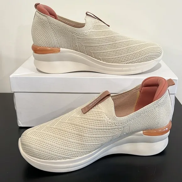 Modare by Ego Ultracomforto Women's Cream Slip-On Sneakers Size 7 NWOT