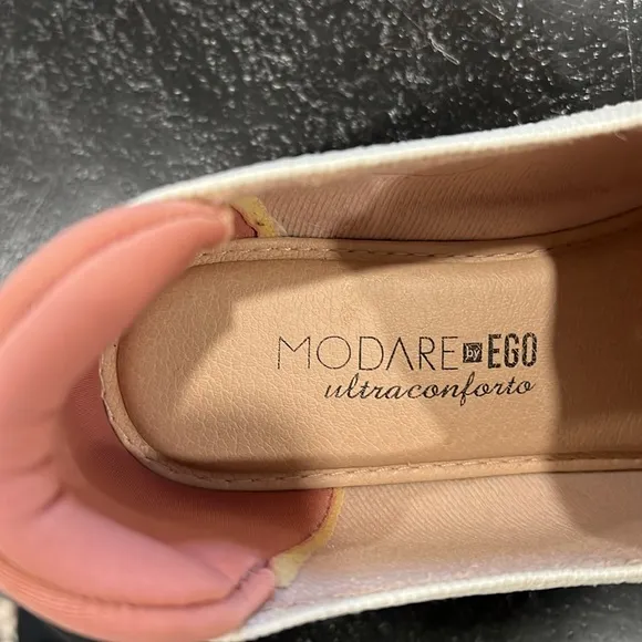 Modare by Ego Ultracomforto Women's Cream Slip-On Sneakers Size 7 NWOT